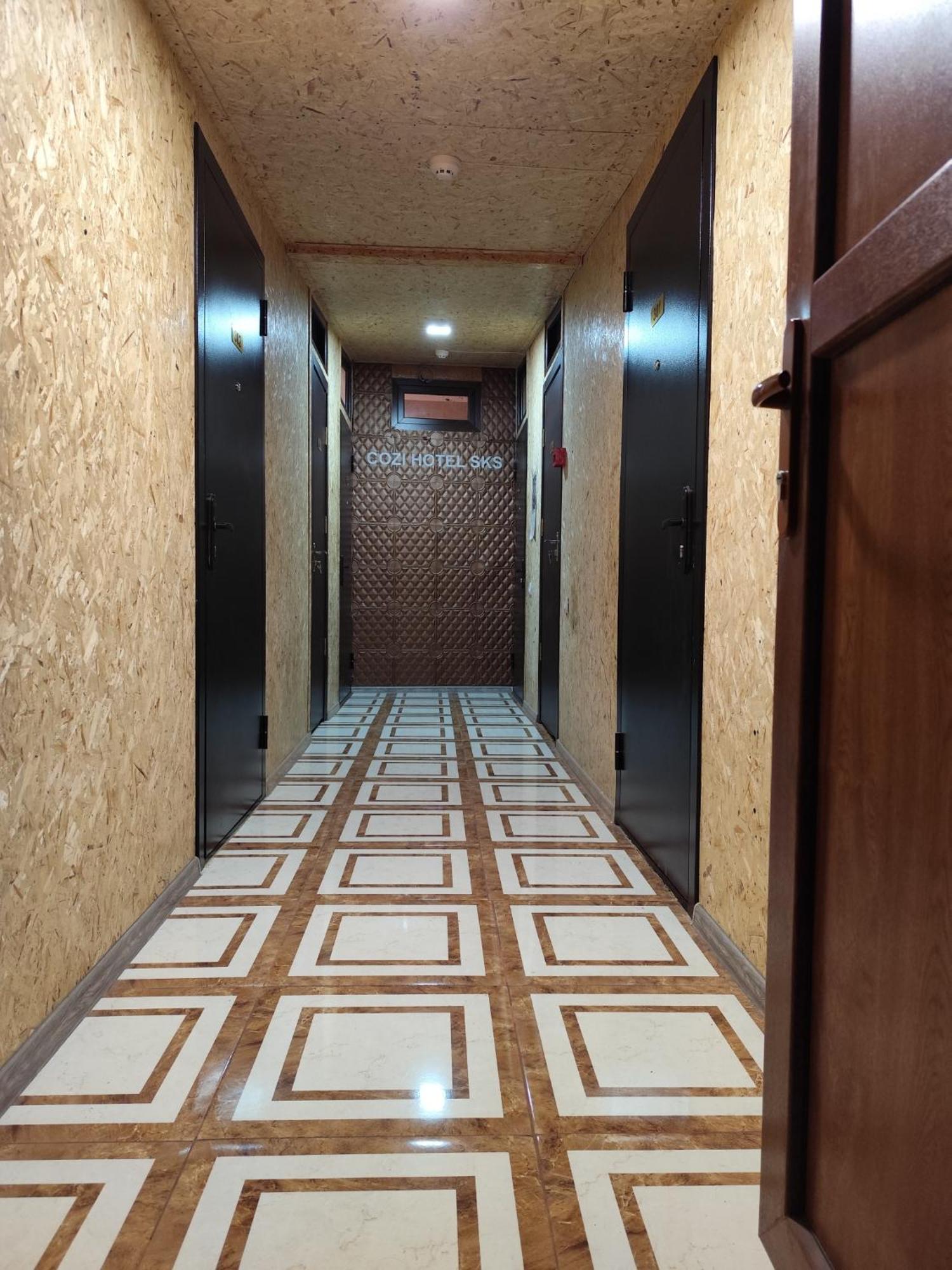 Cozy Hotel Sks 耶烈万 外观 照片